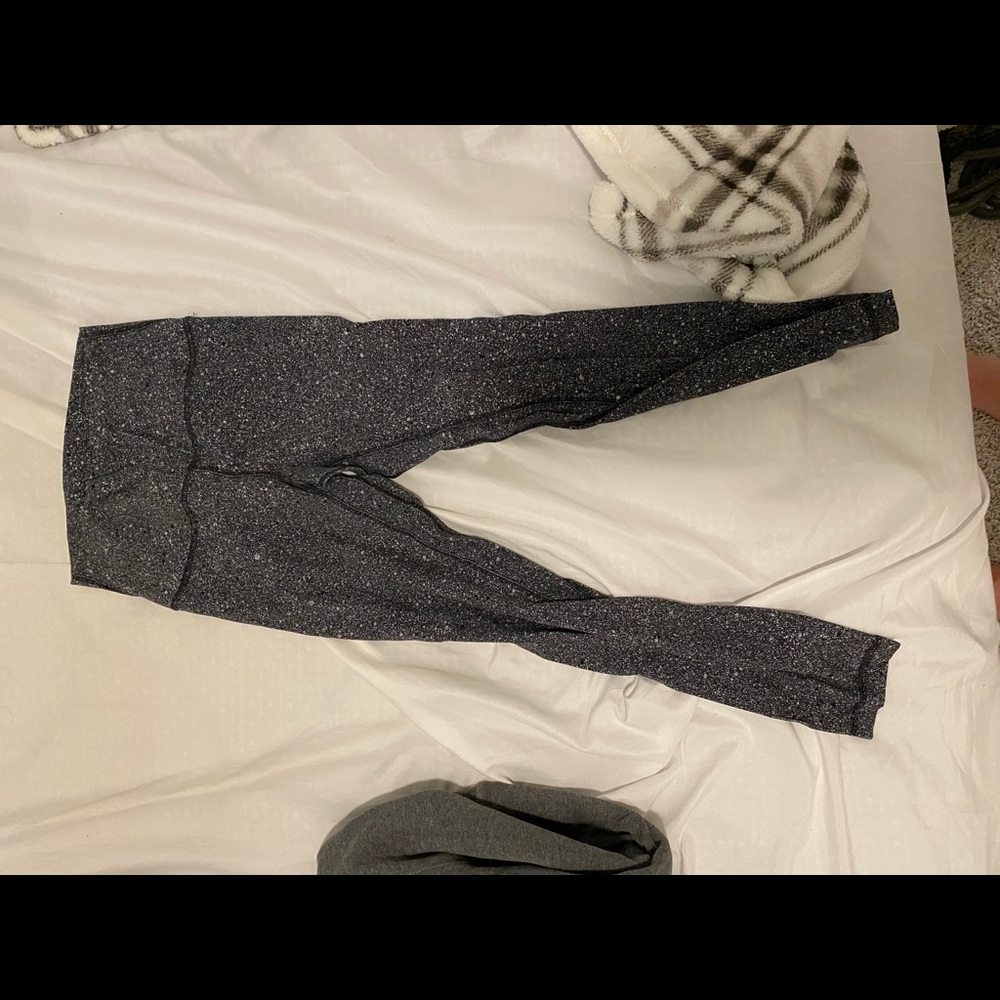 Lululemon Aligns size 4 barely worn length 25